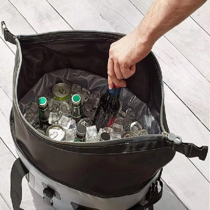 Paano pinapanatili ng malambot na cooler bag ang mga bagay sa mababang temperatura?